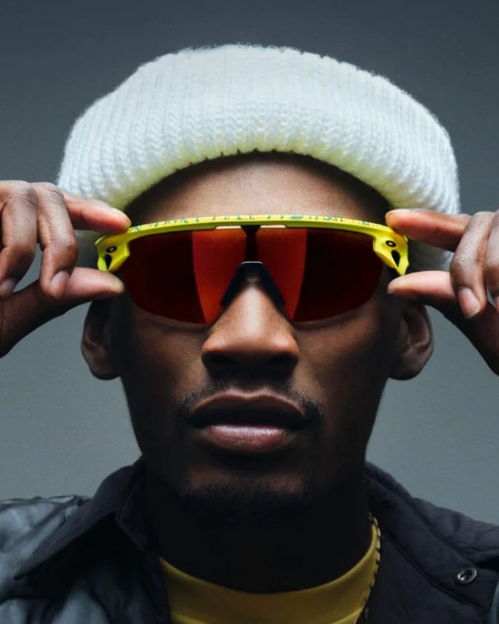 Sport sunglasses for court games